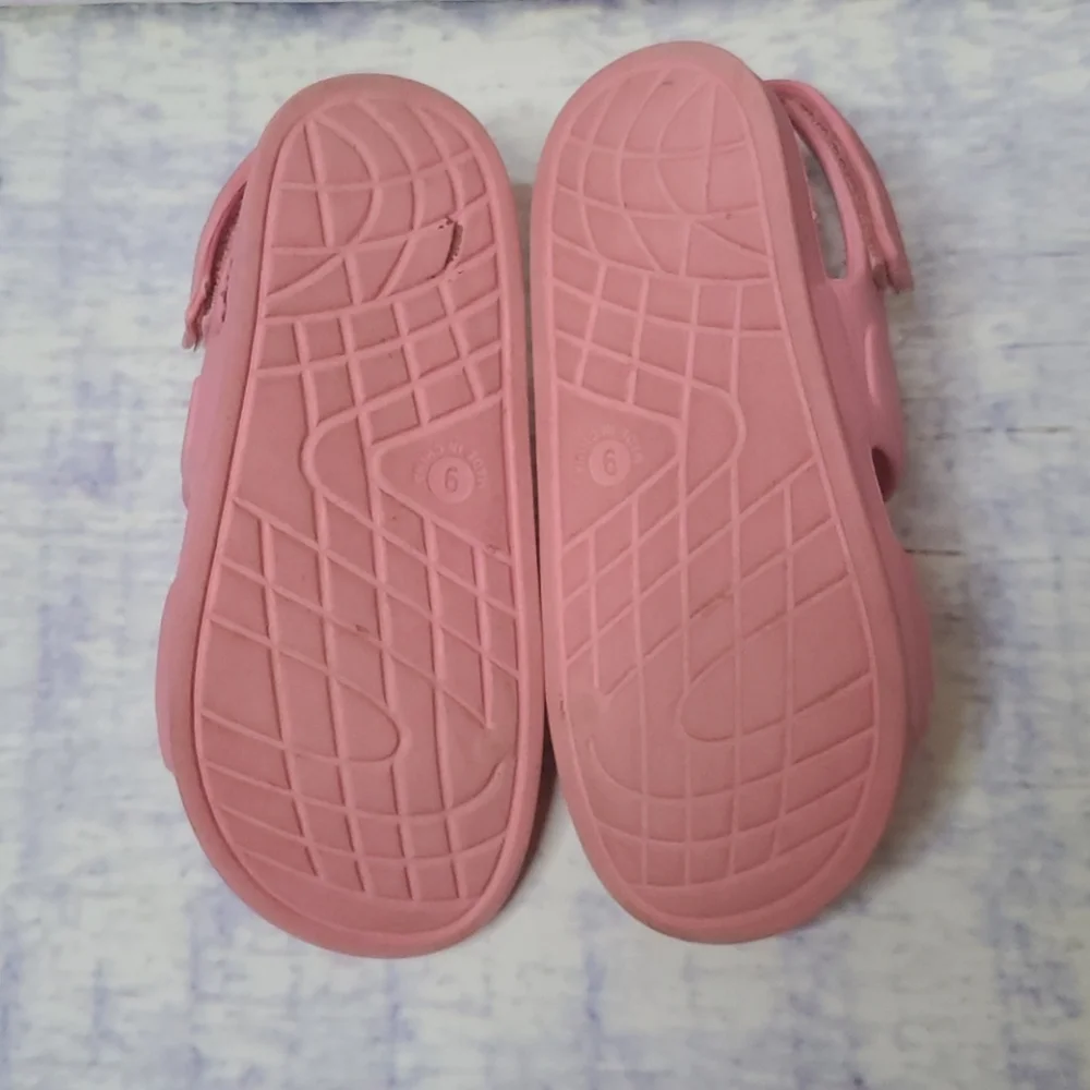 Kid's Old Navy Buckle Accent Sandals - Picture 6 of 8